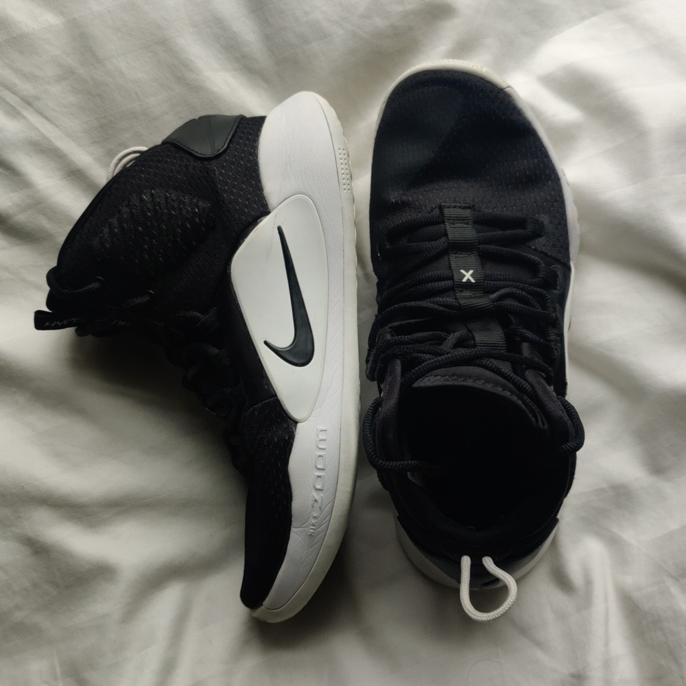 Nike Hyperdunk Shoes - image 4